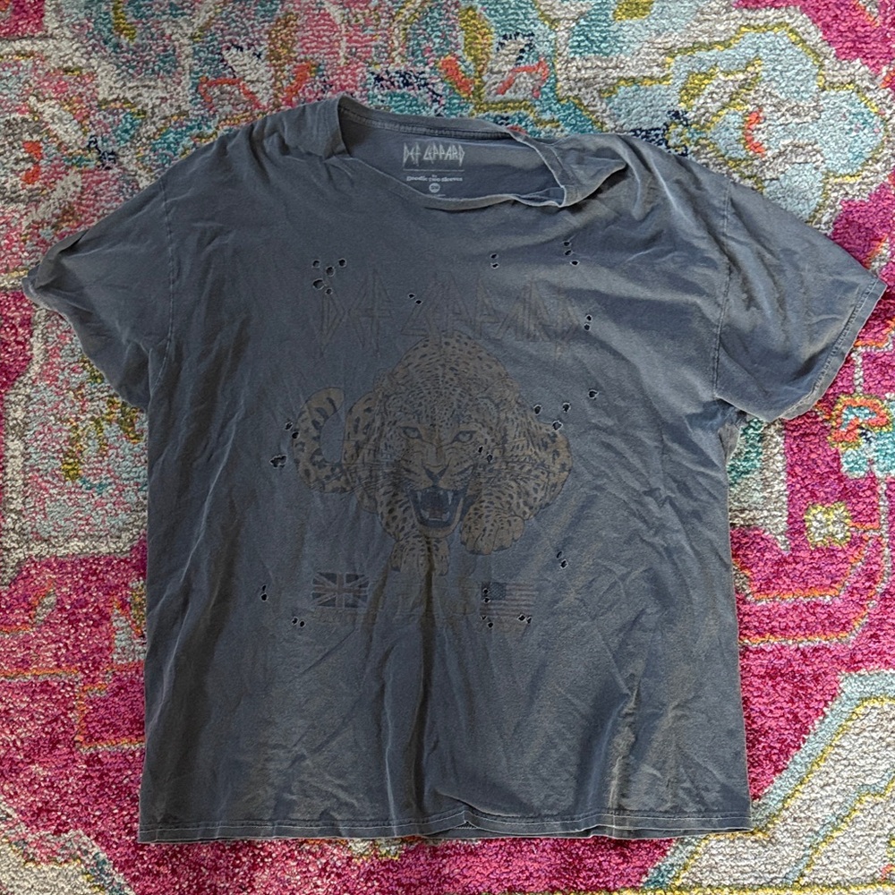 Gray Graphic Def Leppard Short Sleeve Band Tee